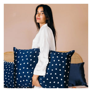 Emily's Pillow - Kalp desenli dut ipeği yastık kılıfı | Gece mavisi