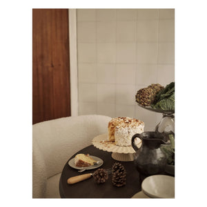 Ferm Living - Fıskiye taş seramik kek standı | Kırık Beyaz