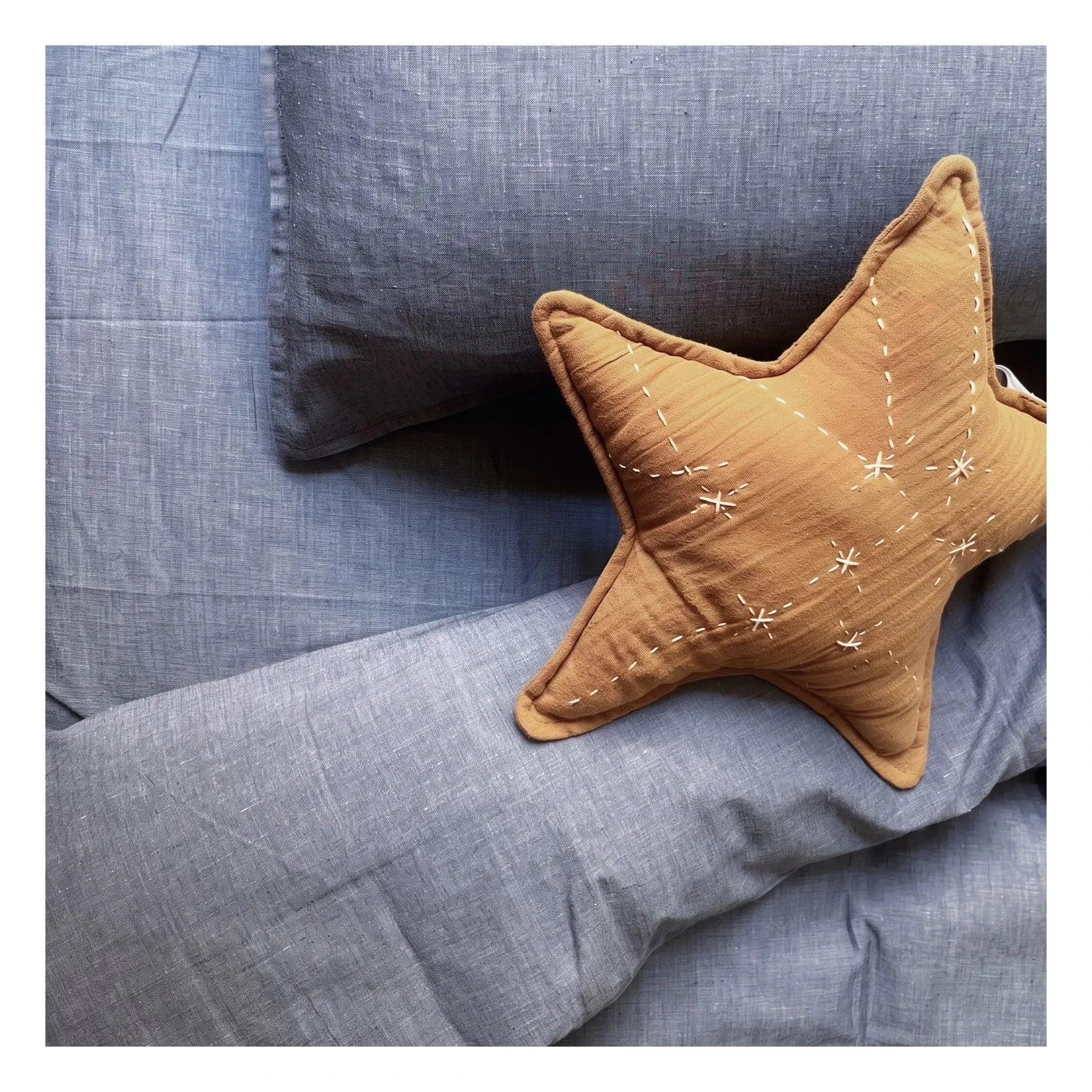 Editions Aimable - Paulette طقم سرير | Chambray أزرق