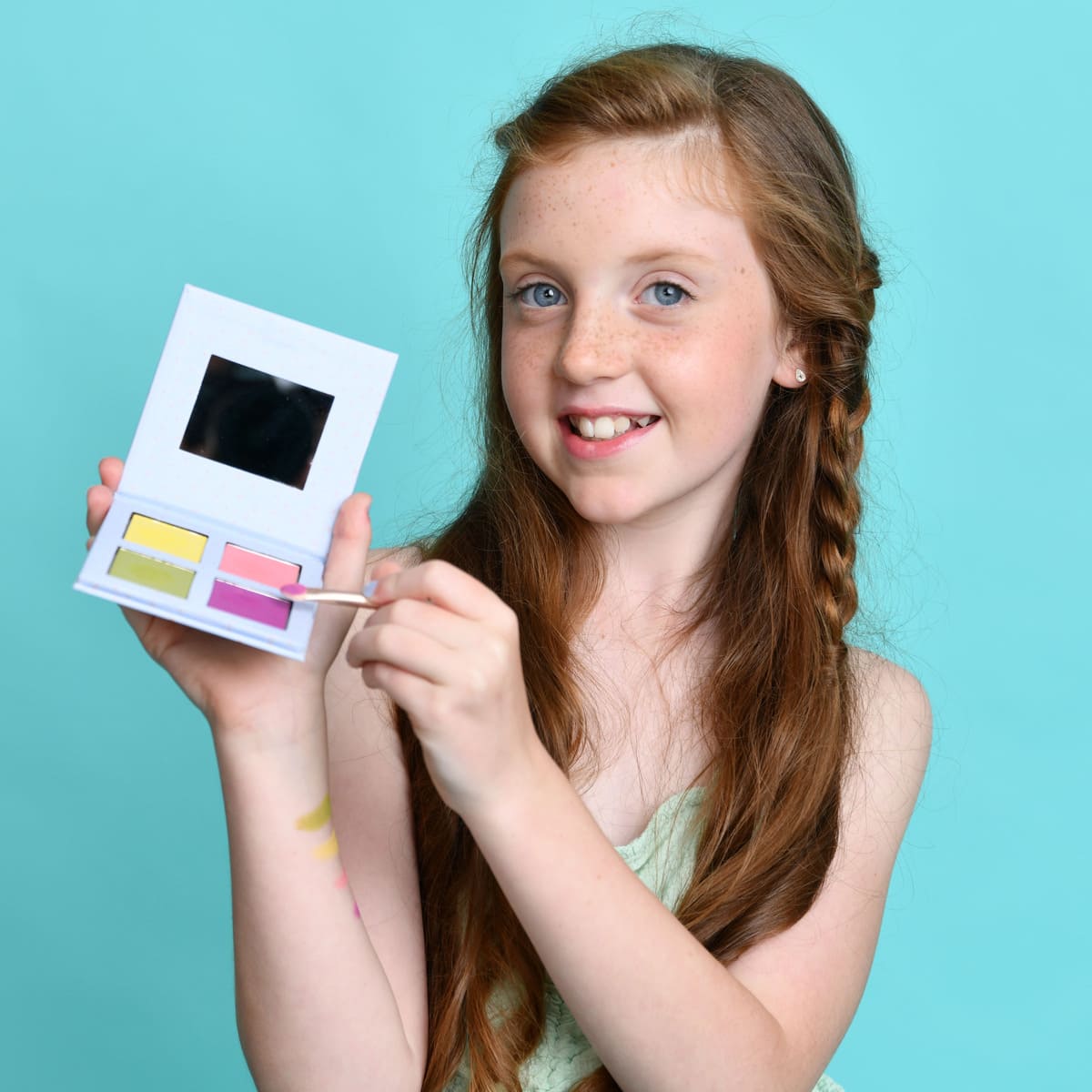 ميس نيلا - لوحة ظلال عيون وخدود كاندي مزدوجة