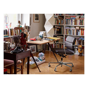 Vitra - EA 217 Deri Soft Pad Sandalye | Siyah
