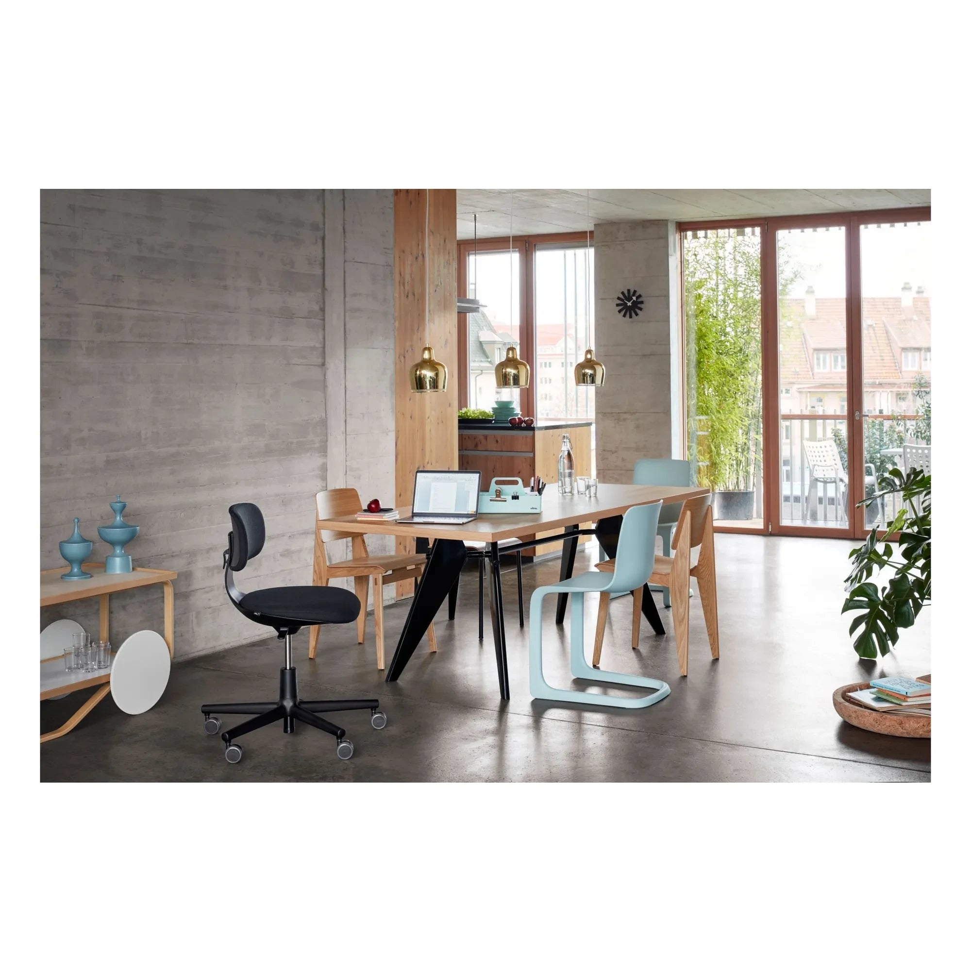 Vitra - EM masası, yağlanmış doğal meşe 220x90 cm - siyah ayak - Jean Prouvé | Meşe