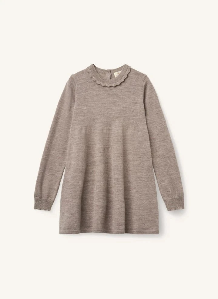 Copenhagen Colors - فستان بياقة متموجة من صوف ميرينوس | Taupe brown