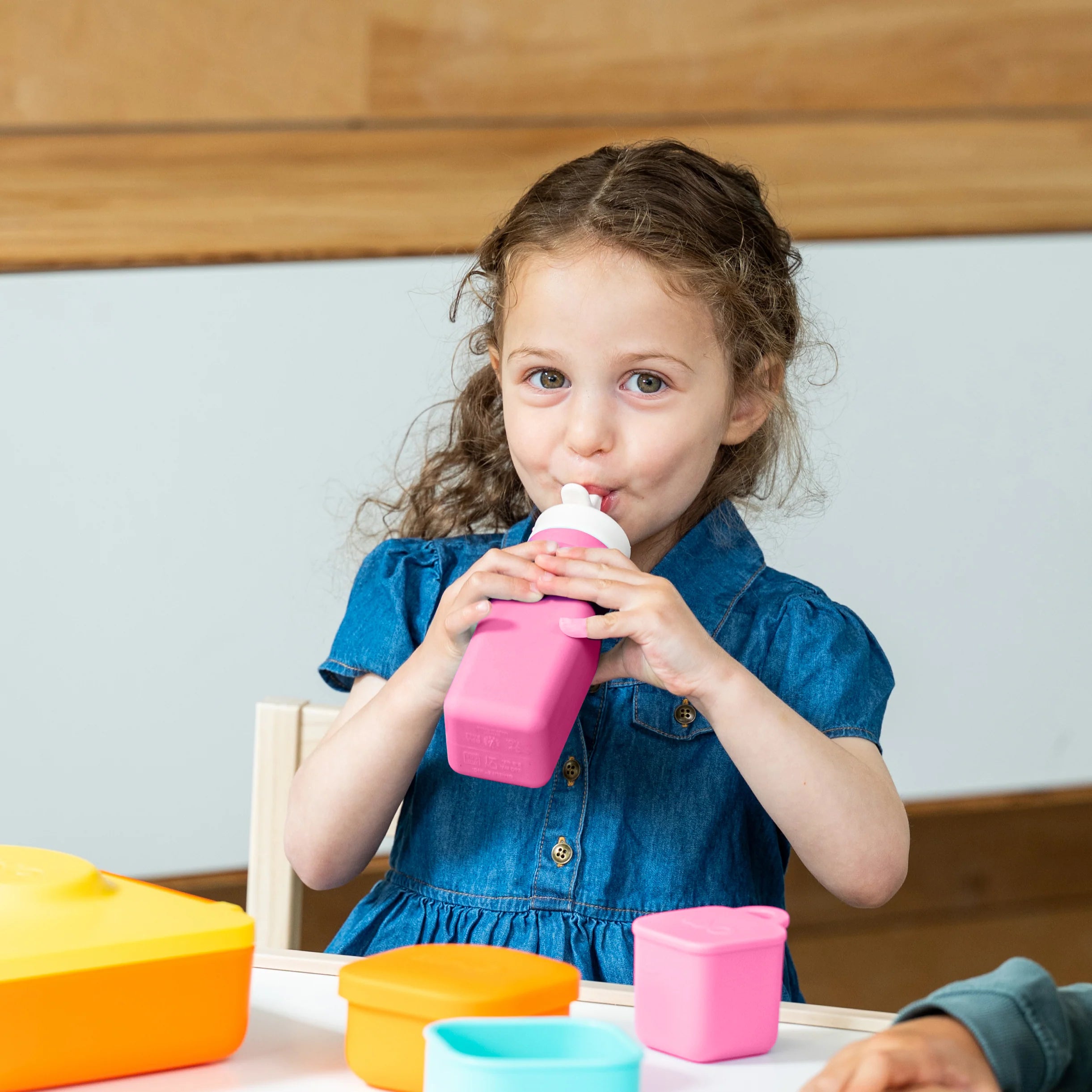 Omiebox - زجاجة OmieBottle خالية من BPA من السيليكون وردي