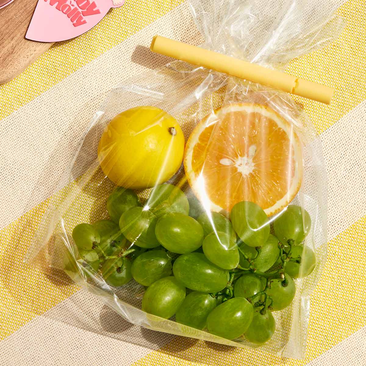 بوب مارت - مجموعة صندوق تخزين مغناطيسي مغلق أصلي من سلسلة نكهات بيبي مولي بالفواكه