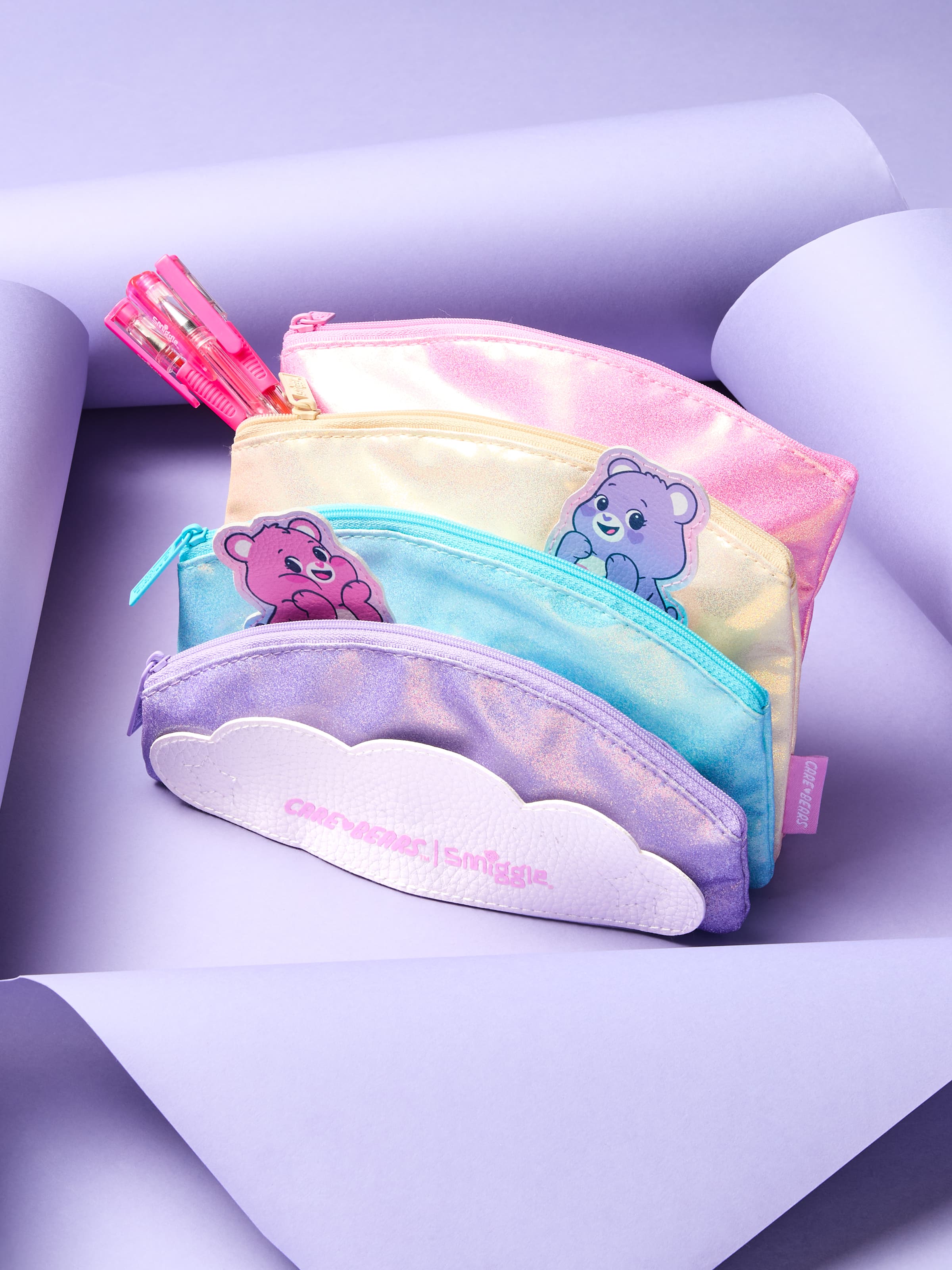 Smiggle - علبة أقلام دبدوب العناية متعددة الجيوب