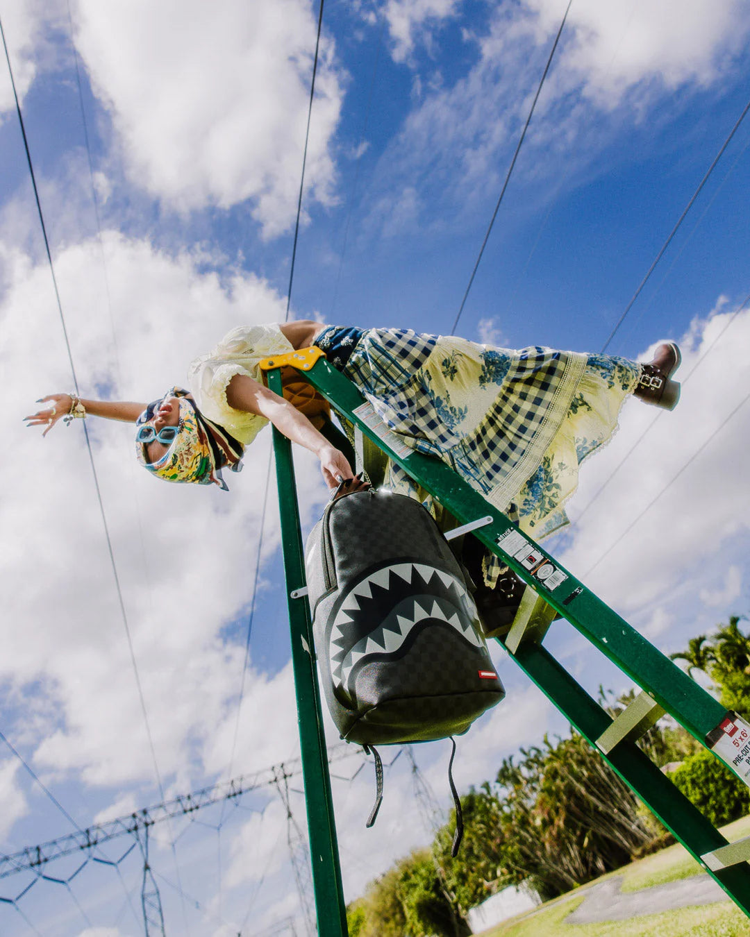 Sprayground - حقيبة ظهر أسماك القرش في باريس لايتس آوت