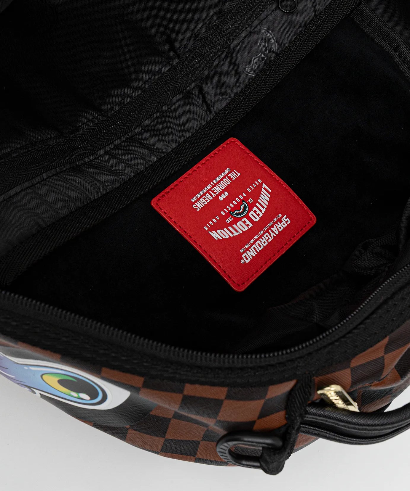 Sprayground - حملة ملصقات القرش حقيبة ظهر Dlsxv