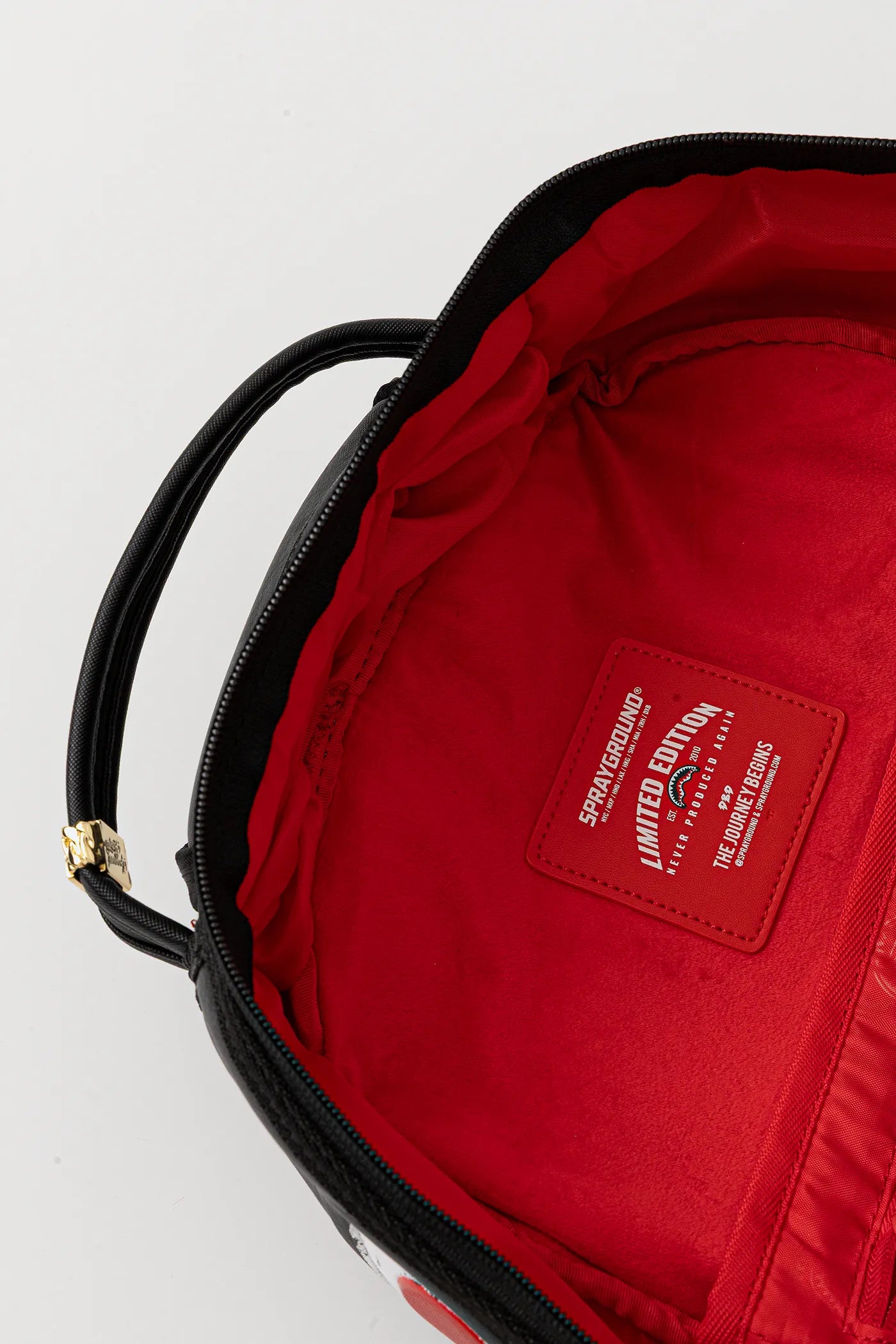 Sprayground - حقيبة ظهر Snoopy Painting Shark Dlxsv