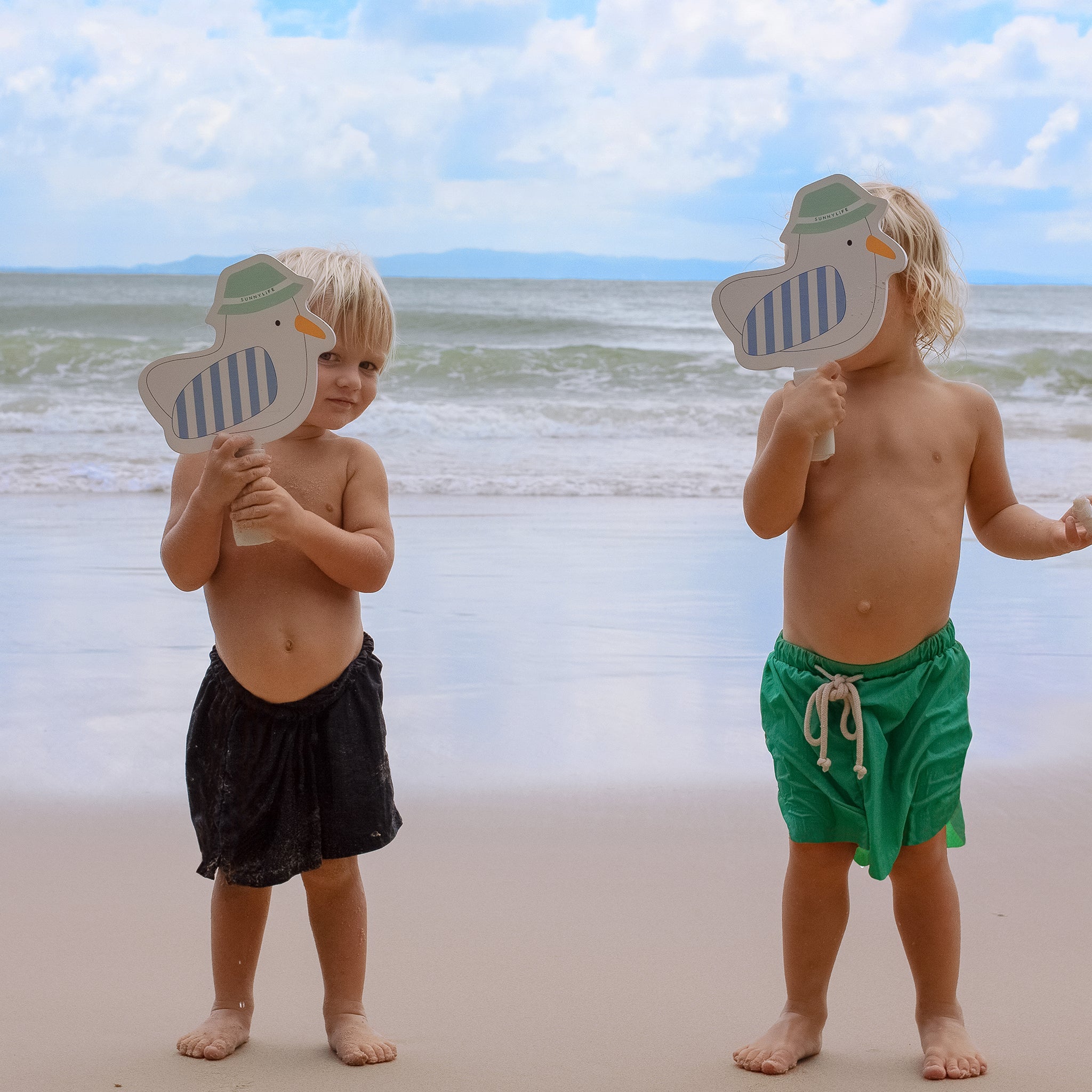 Sunnylife - مجموعة مضارب تنس شاطئية للأطفال ذات لاصق