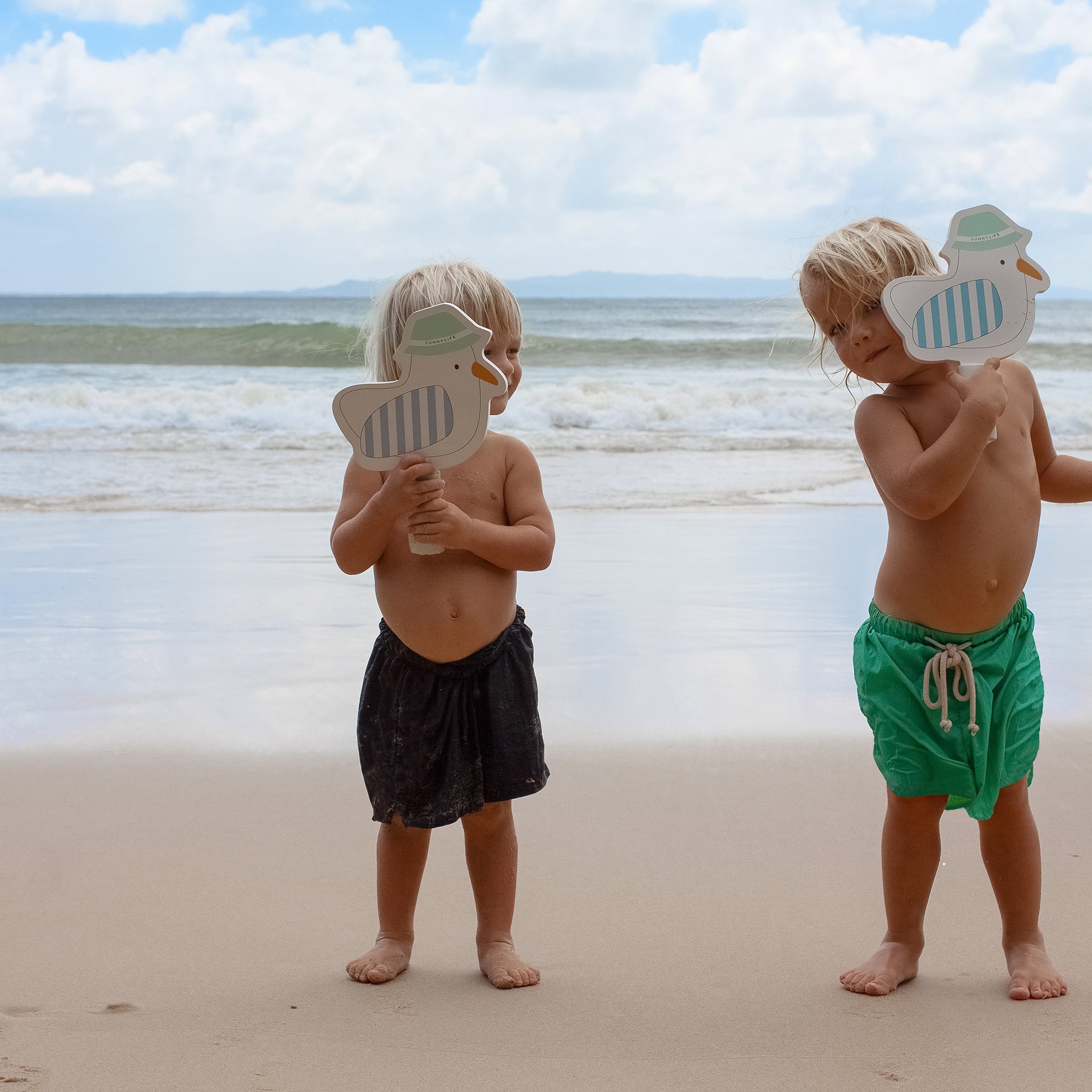 Sunnylife - مجموعة مضارب تنس شاطئية للأطفال ذات لاصق