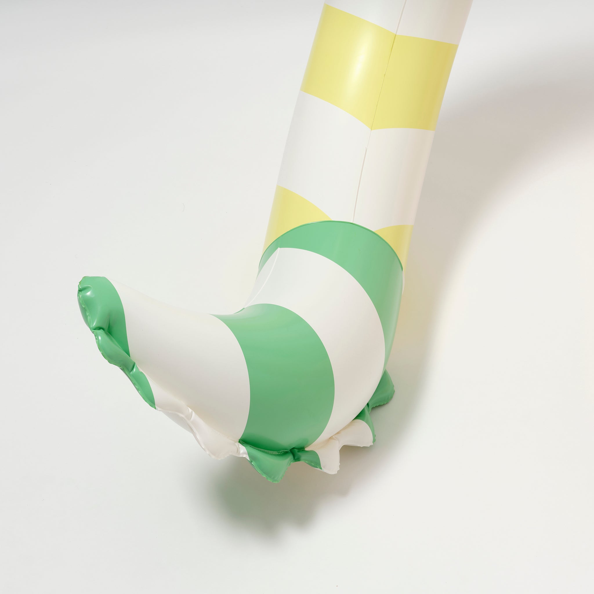 Sunnylife - متعة المسبح القابل للنفخ على شكل ثعبان عملاق وسرير