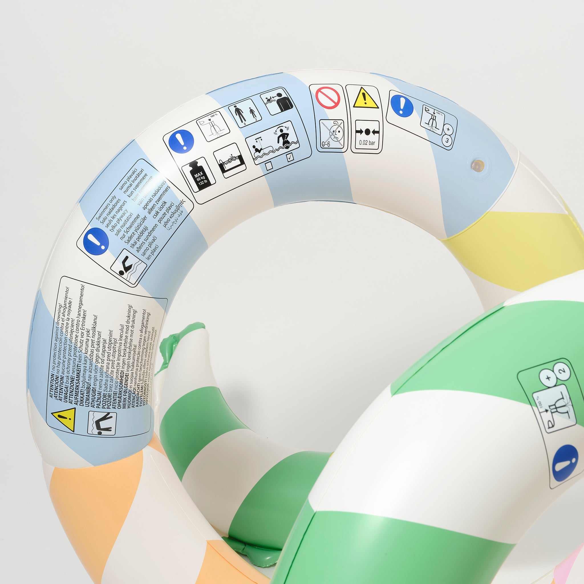 Sunnylife - متعة المسبح القابل للنفخ على شكل ثعبان عملاق وسرير