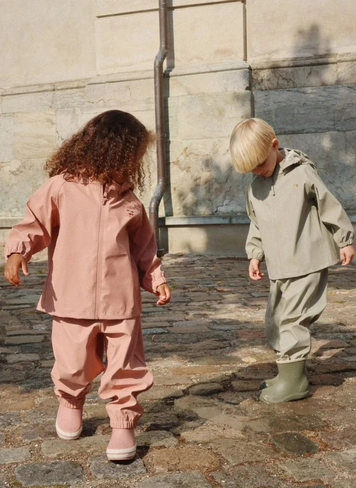 Çocuk Yağmurlukları ve Çizmeleri