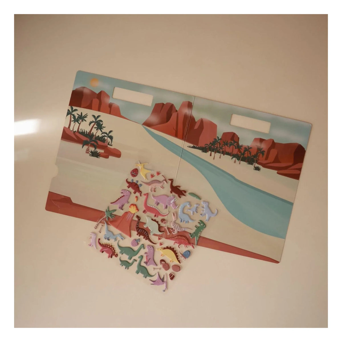 Mushie - Dino sticker kitabı