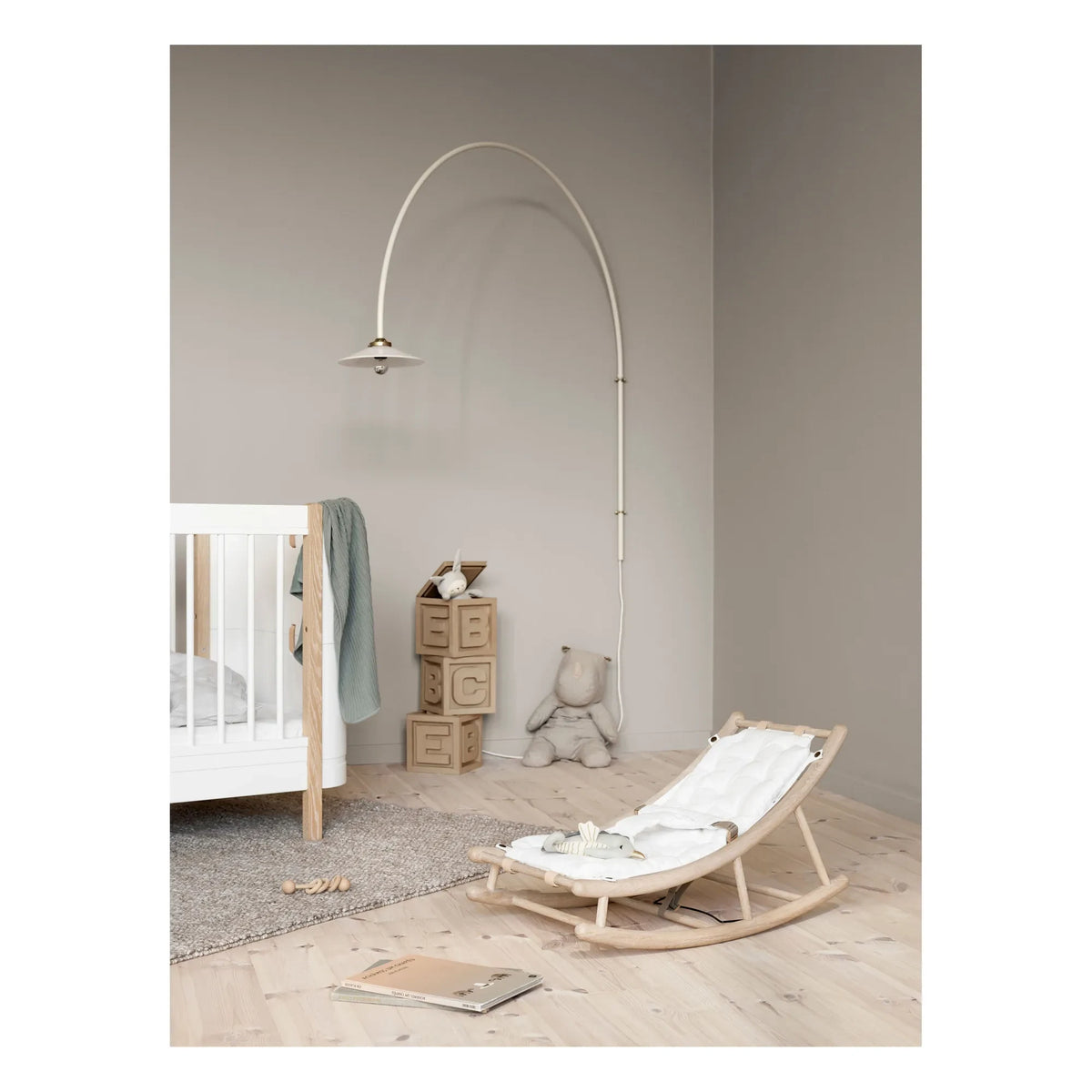 Oliver Furniture - Oak Bebek ve Yürümeye Başlayan Çocuk Sallanan Koltuk | Beyaz