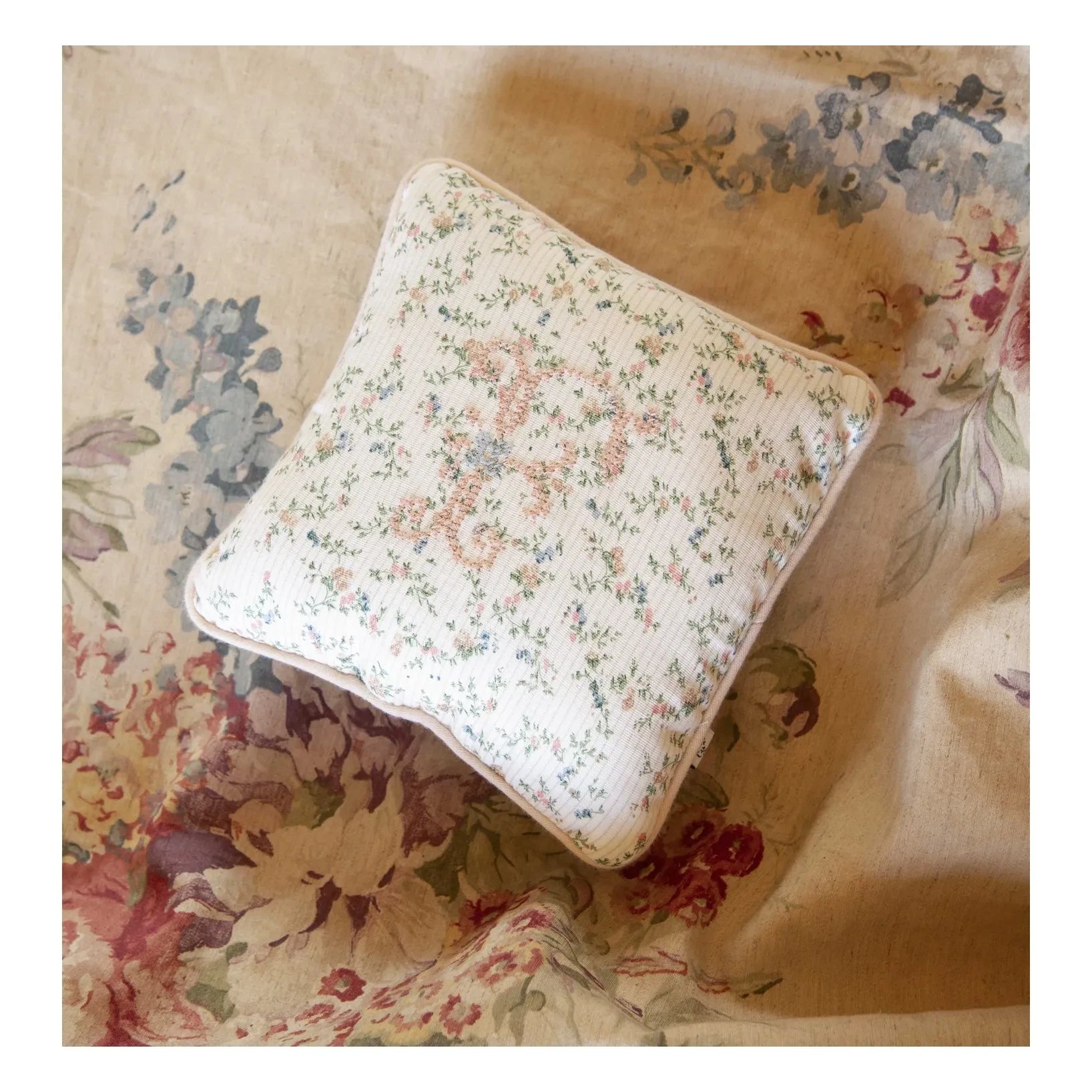 Editions Aimable - Fawn Clovis yastık | Bouquet Gauze