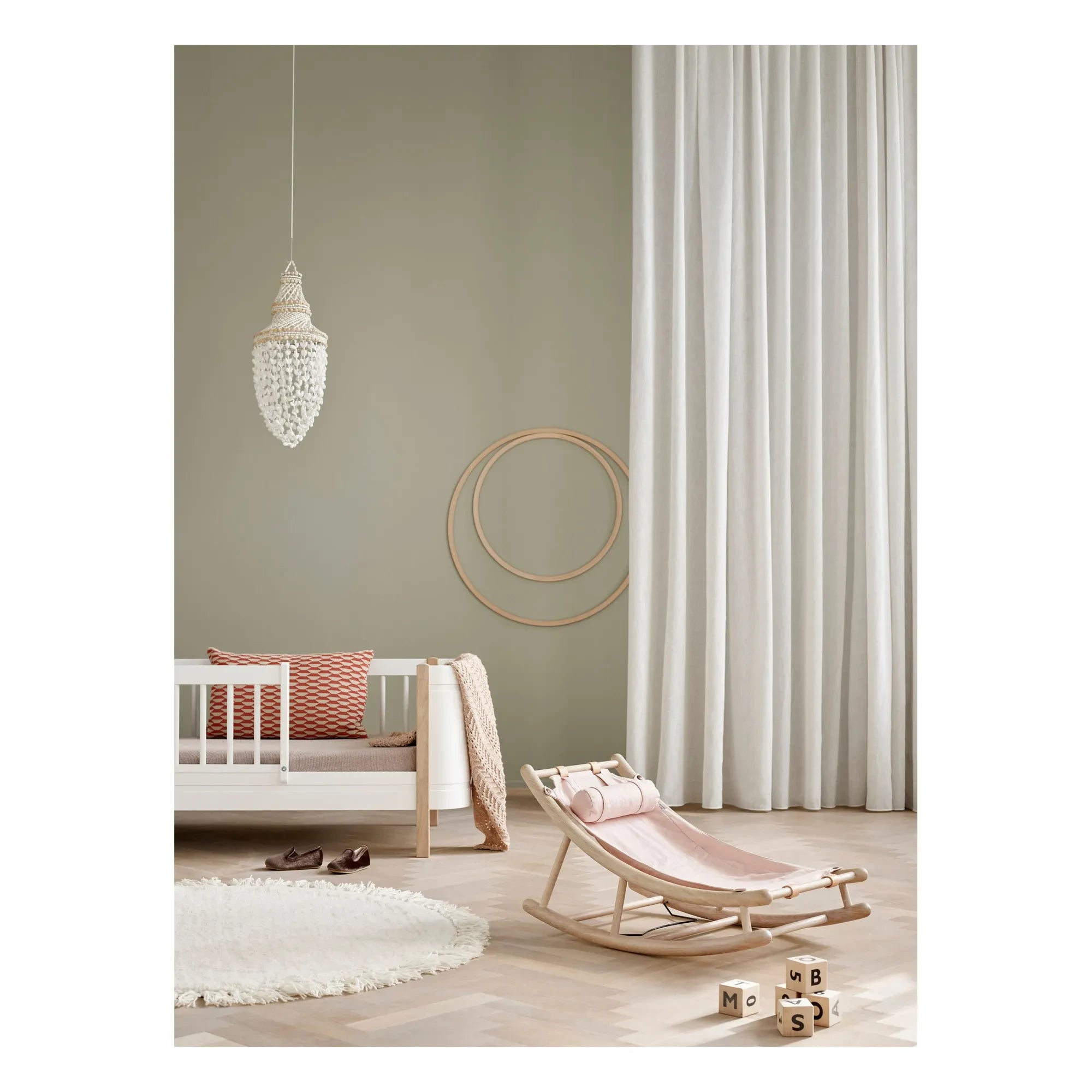 Oliver Furniture - Pembe Meşe Bebek Sallanan Sandalye