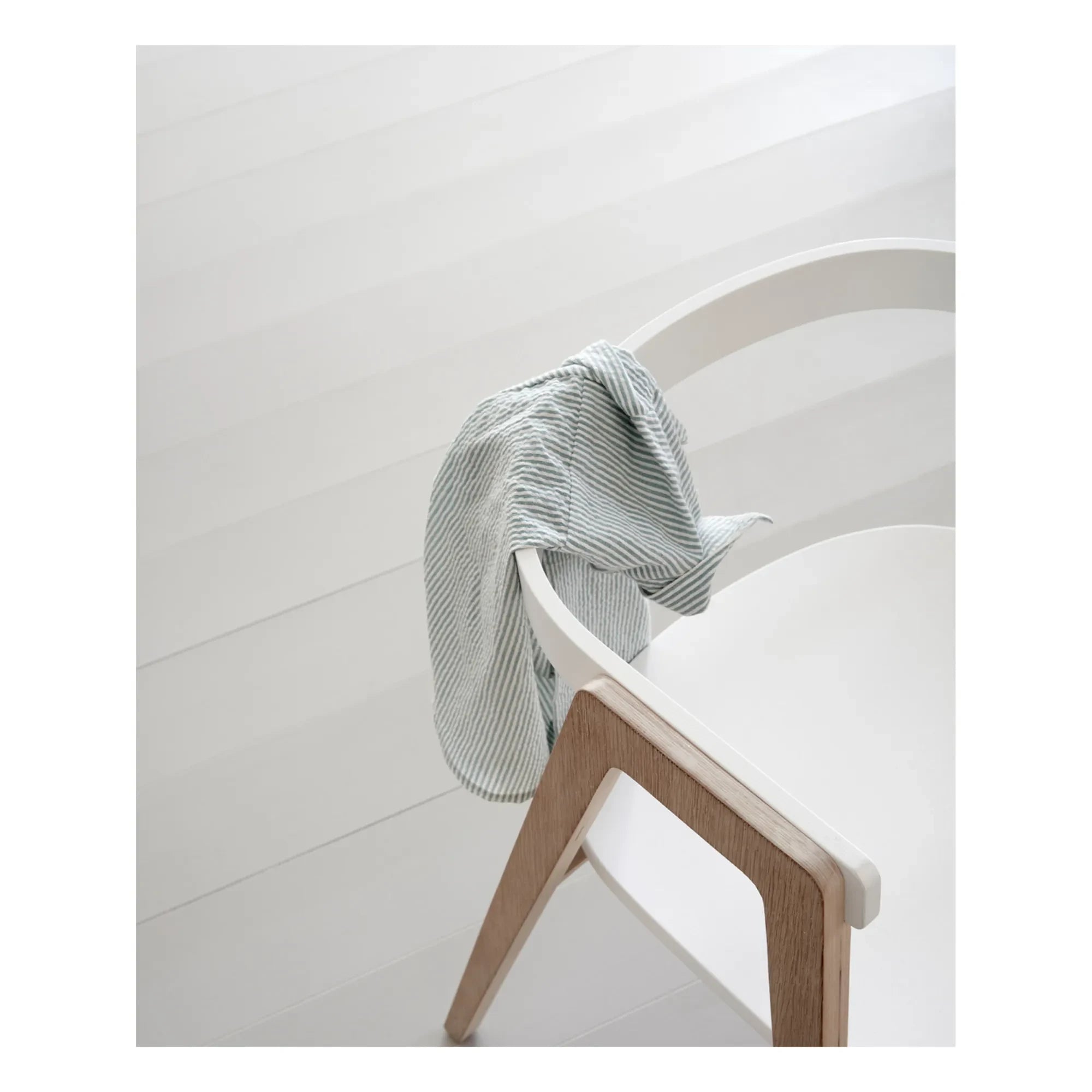 Oliver Furniture - Ahşap Ayarlanabilir Yükseklikli Sandalye | Beyaz