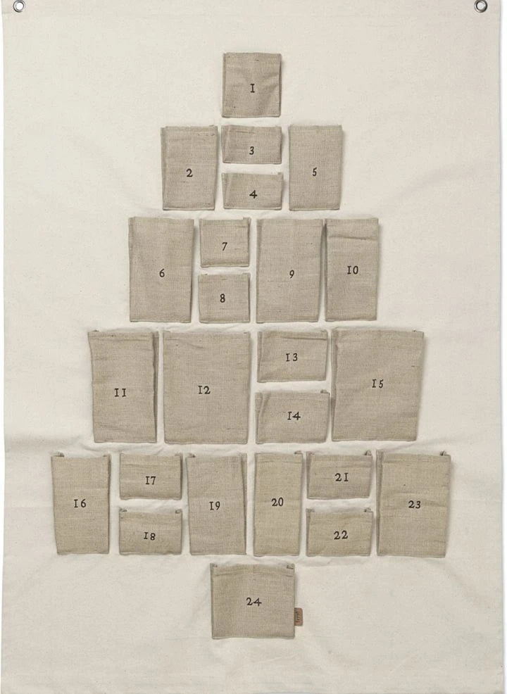 Ferm Living - تقويم أدفنت (Advent) على شكل شجرة من القطن العضوي
