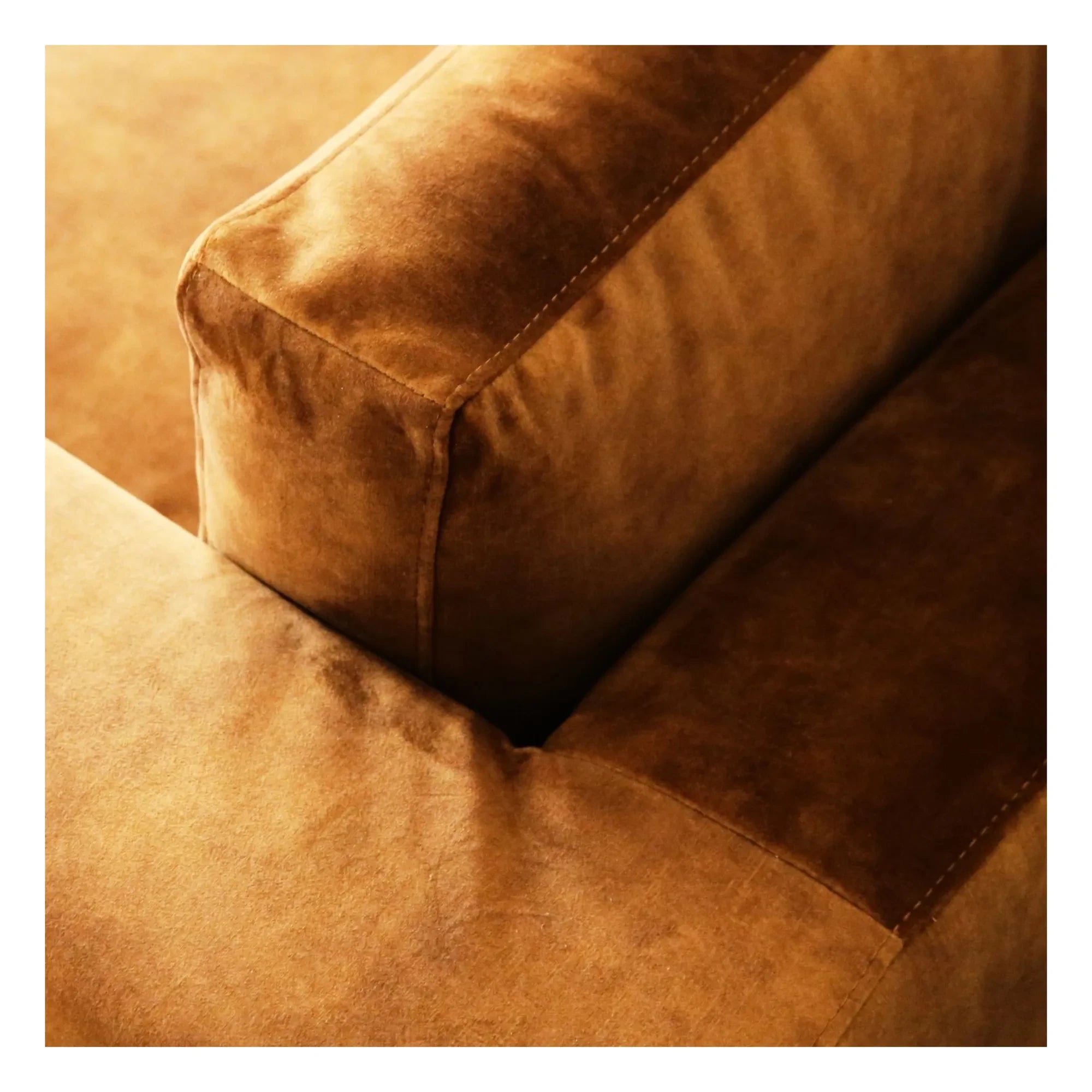 Panac Edition - Bellechasse hafif 4 kişilik kadife kanape - 260 cm | Konyak