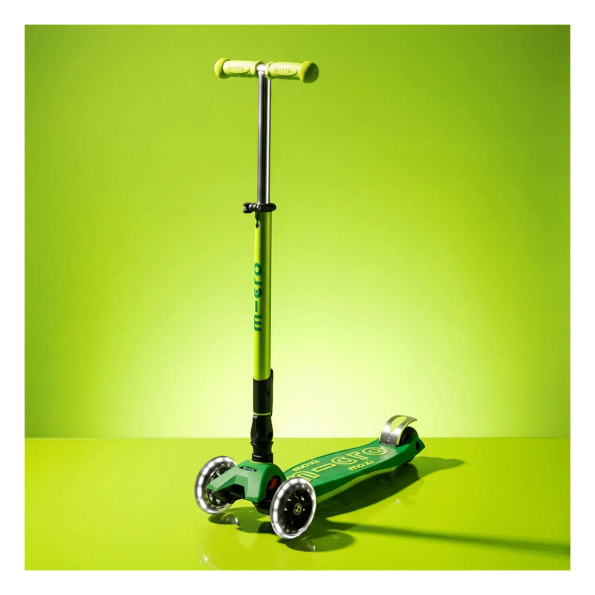 Micro - Maxi Katlanabilir Neon LED Scooter | Yeşil