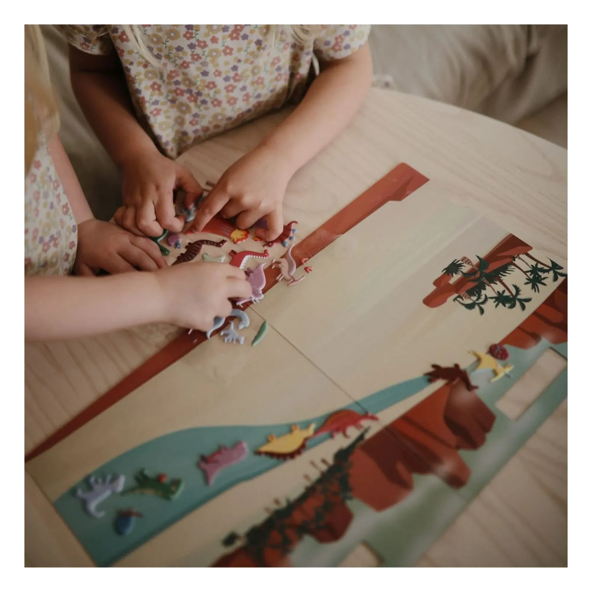 Mushie - Dino sticker kitabı