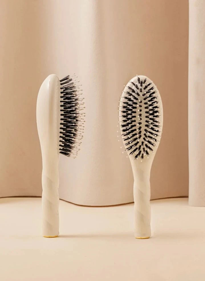 La Bonne Brosse - La Petite Brosse: فرشاة ناعمة أساسية رقم 03 - لفروة الشعر الحساسة | كريم