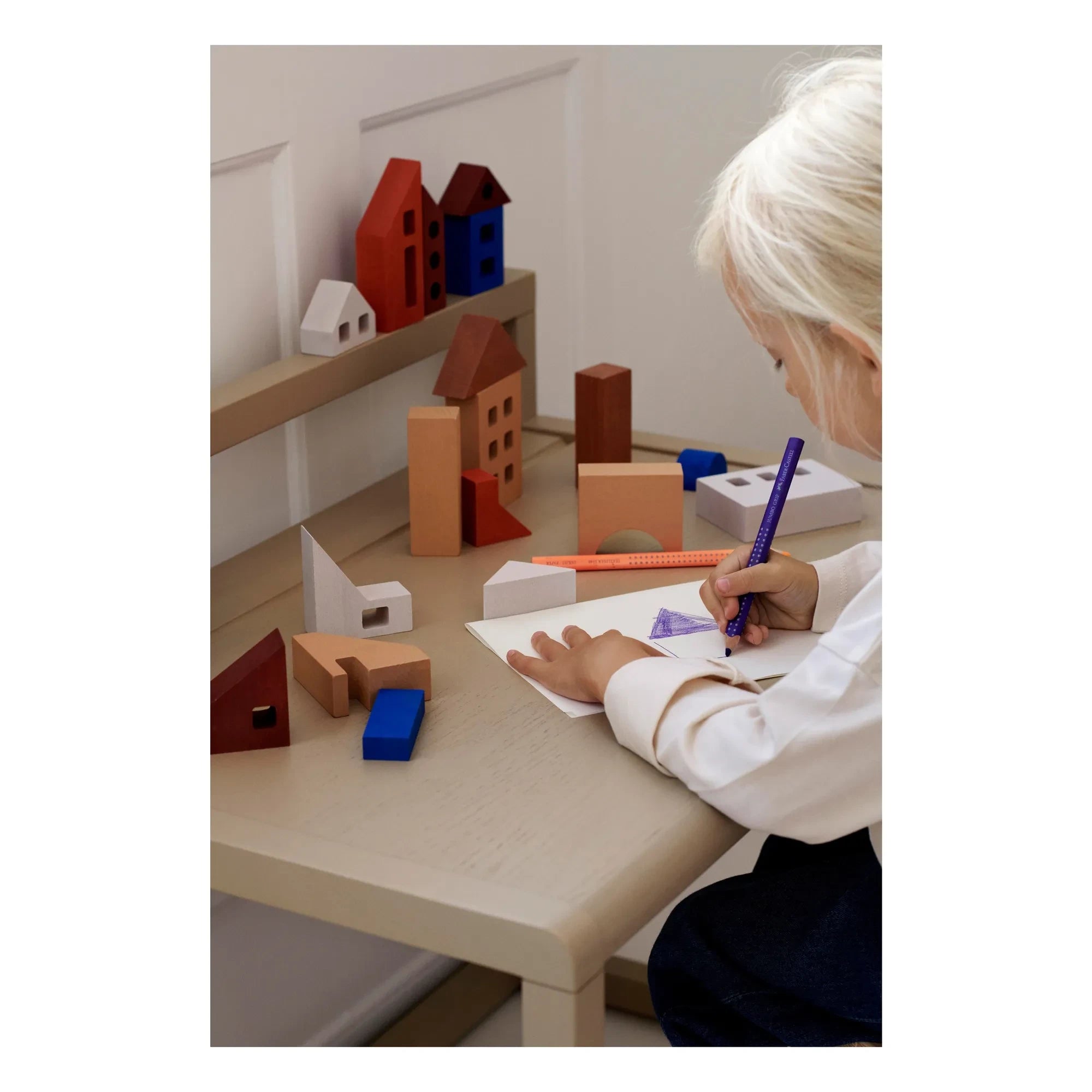Ferm Living Kids - Üst üste dizilen karakterler