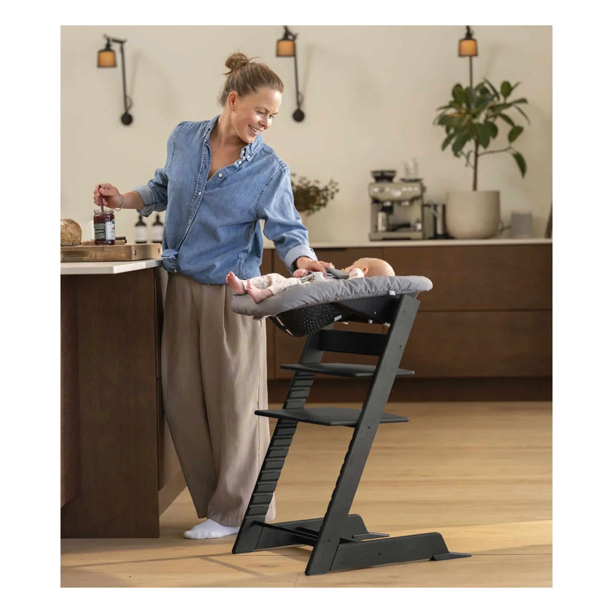 Stokke® - Yeni doğan Tripp Trapp® bebek zıplama koltuğu | Koyu gri
