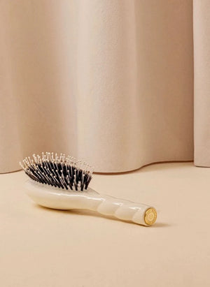 La Bonne Brosse - La Petite Brosse: فرشاة ناعمة أساسية رقم 03 - لفروة الشعر الحساسة | كريم