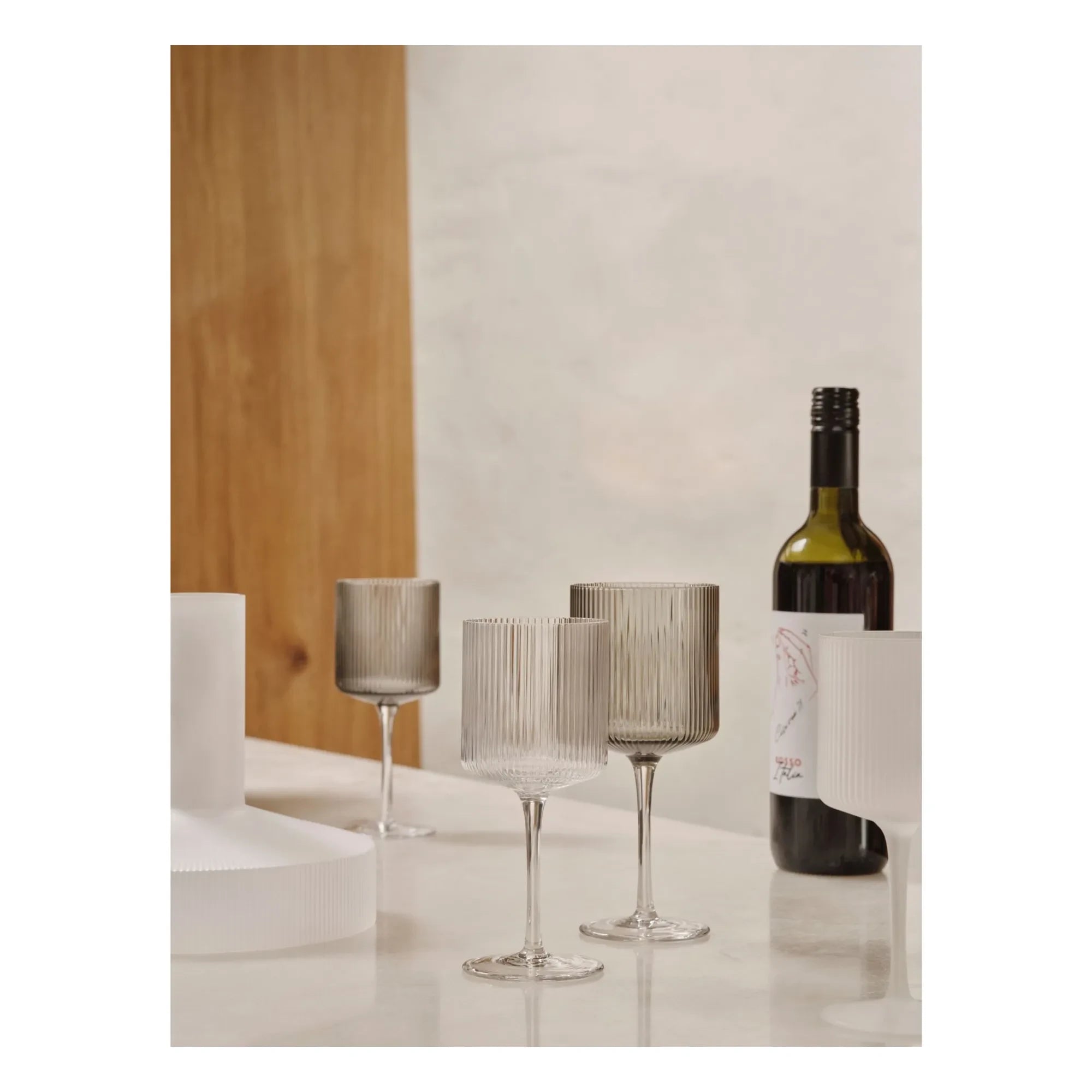 Ferm Living - Ripple beyaz şarap kadehleri - 2'li set