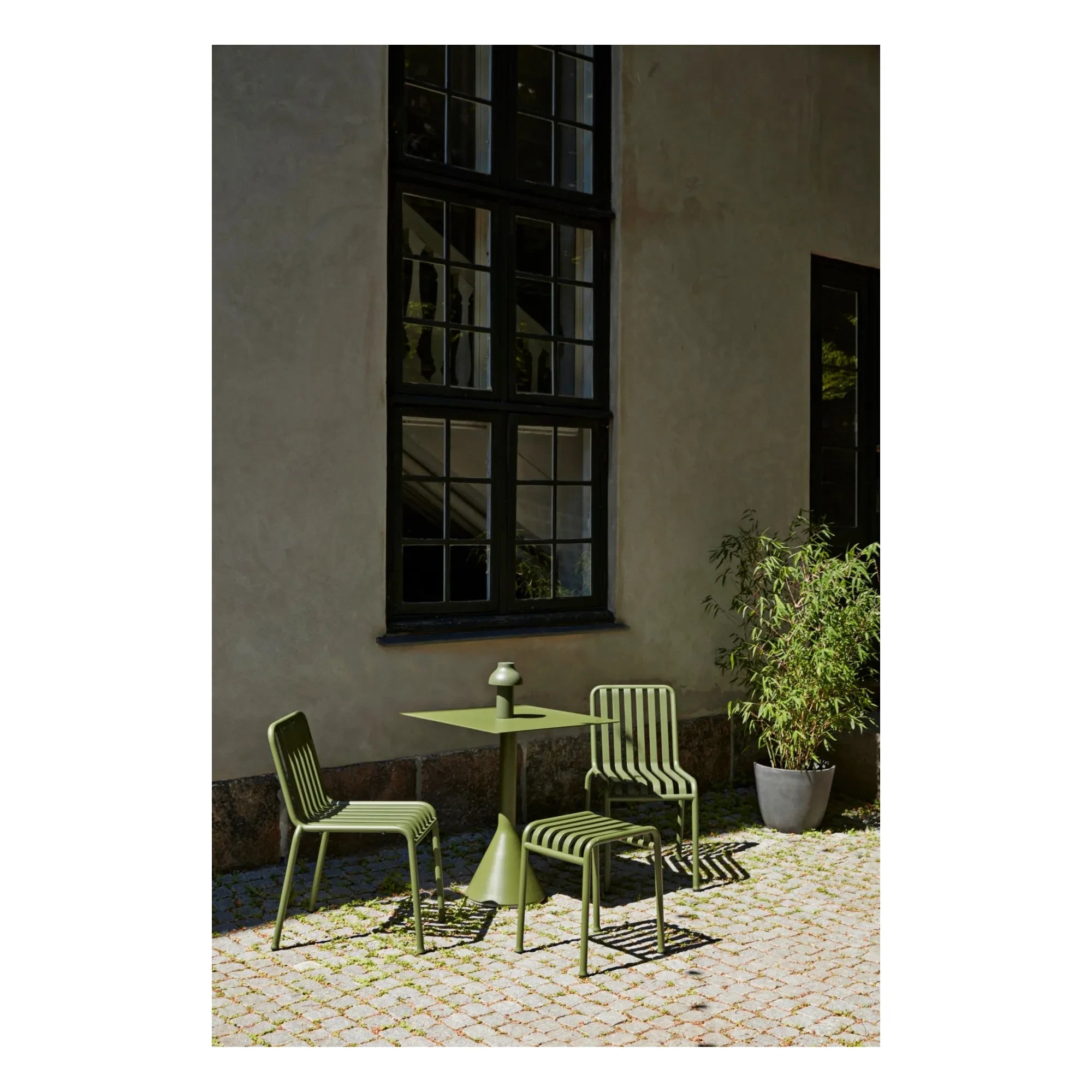 Hay - Ronan ve Erwan Bouroullec tarafından tasarlanan Palissade Cone Table - 65 x 65 cm | Zeytin yeşili