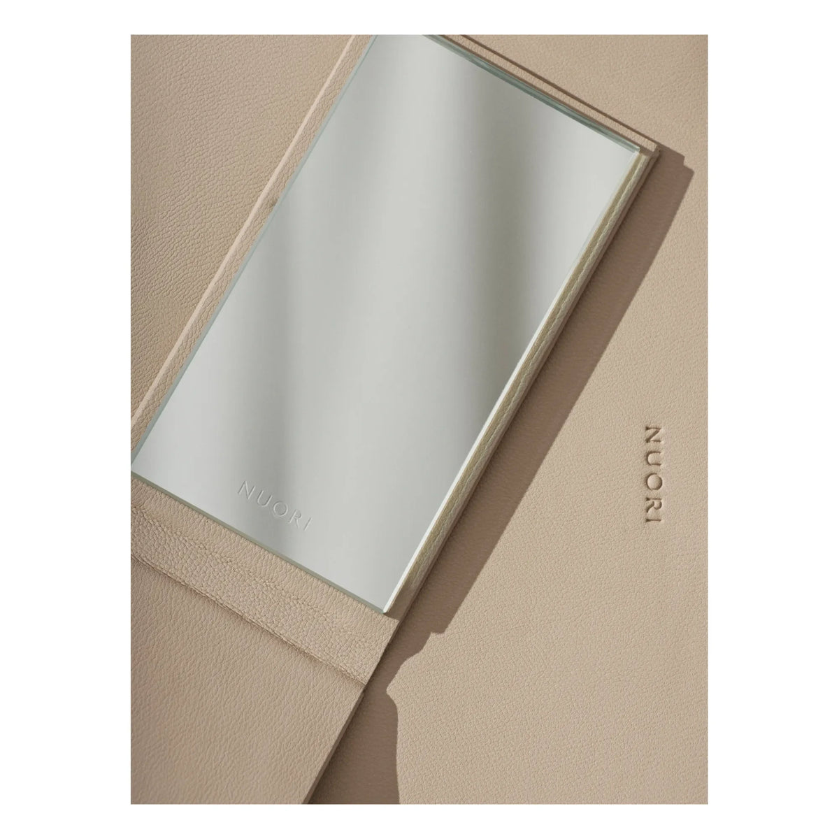 Nuori - Cep Aynası | Nude