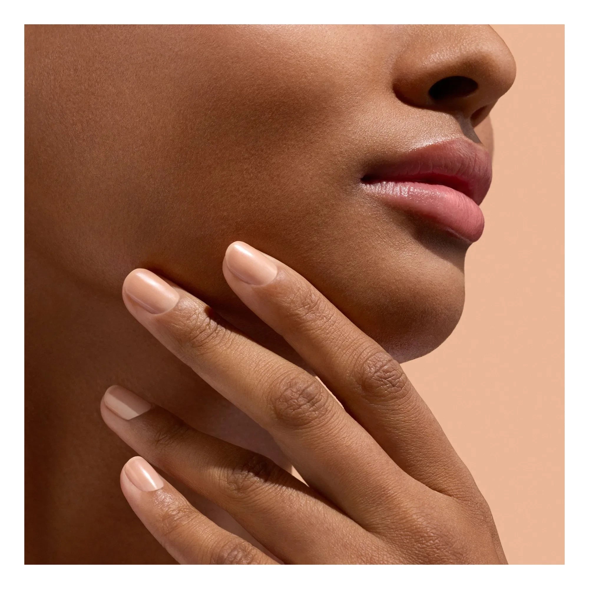 Manucurist - CC polish Active Smooth 02 tırnak yüzeyini güzelleştiren bakım ojesi - 15 ml