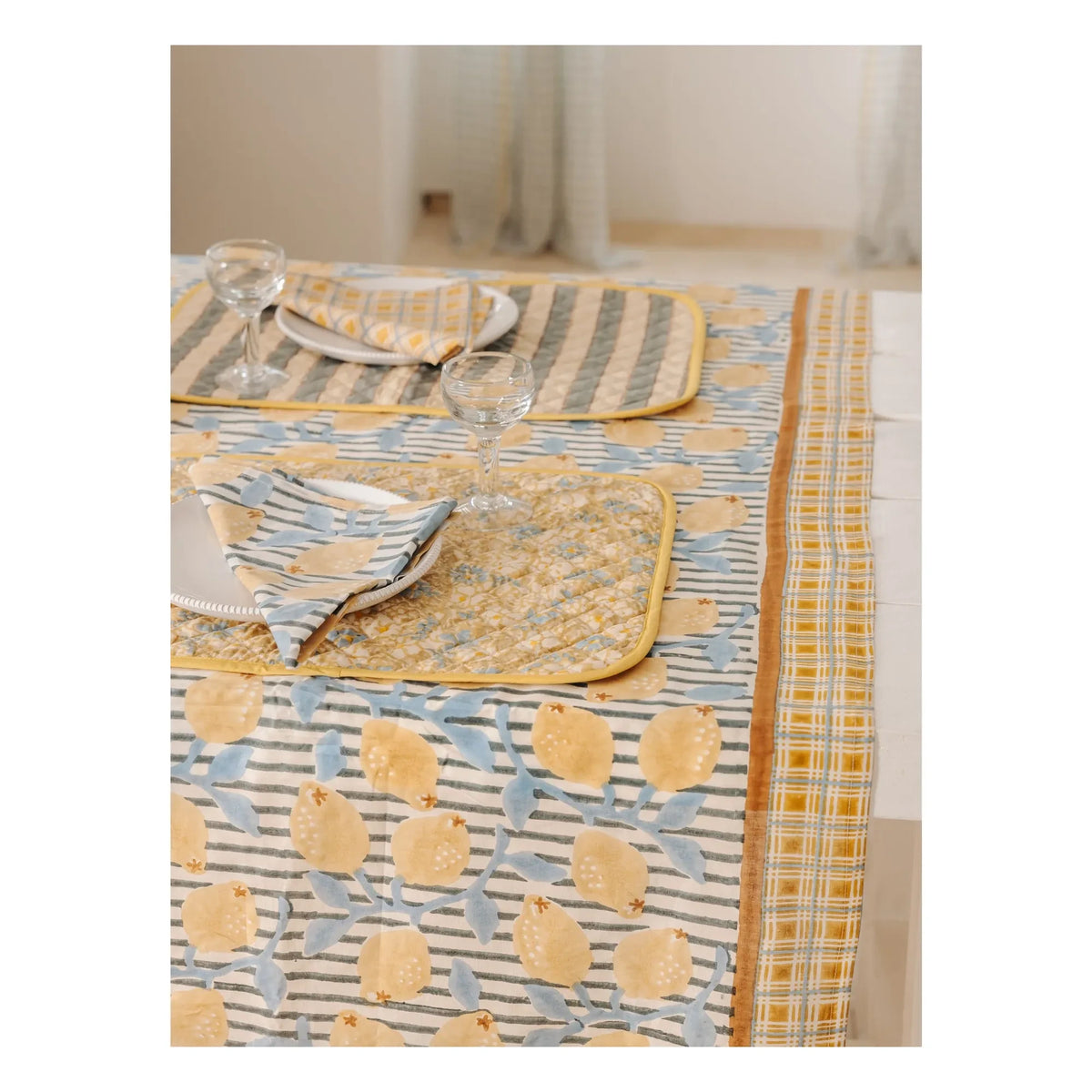 Le Monde Sauvage - Sicily masa örtüsü | Sarı
