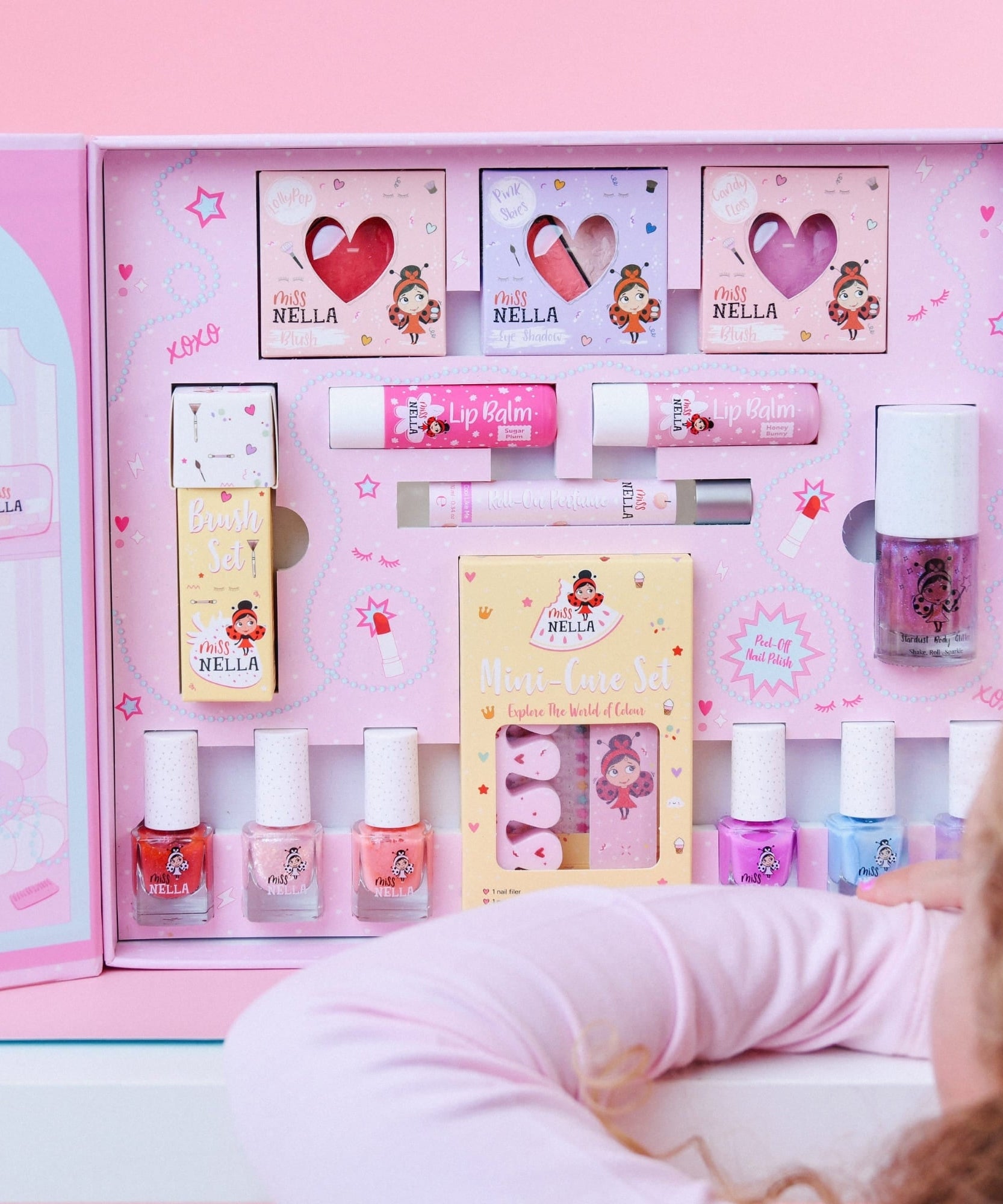 ميس نيلا - طقم مكياج طبيعي غير سام