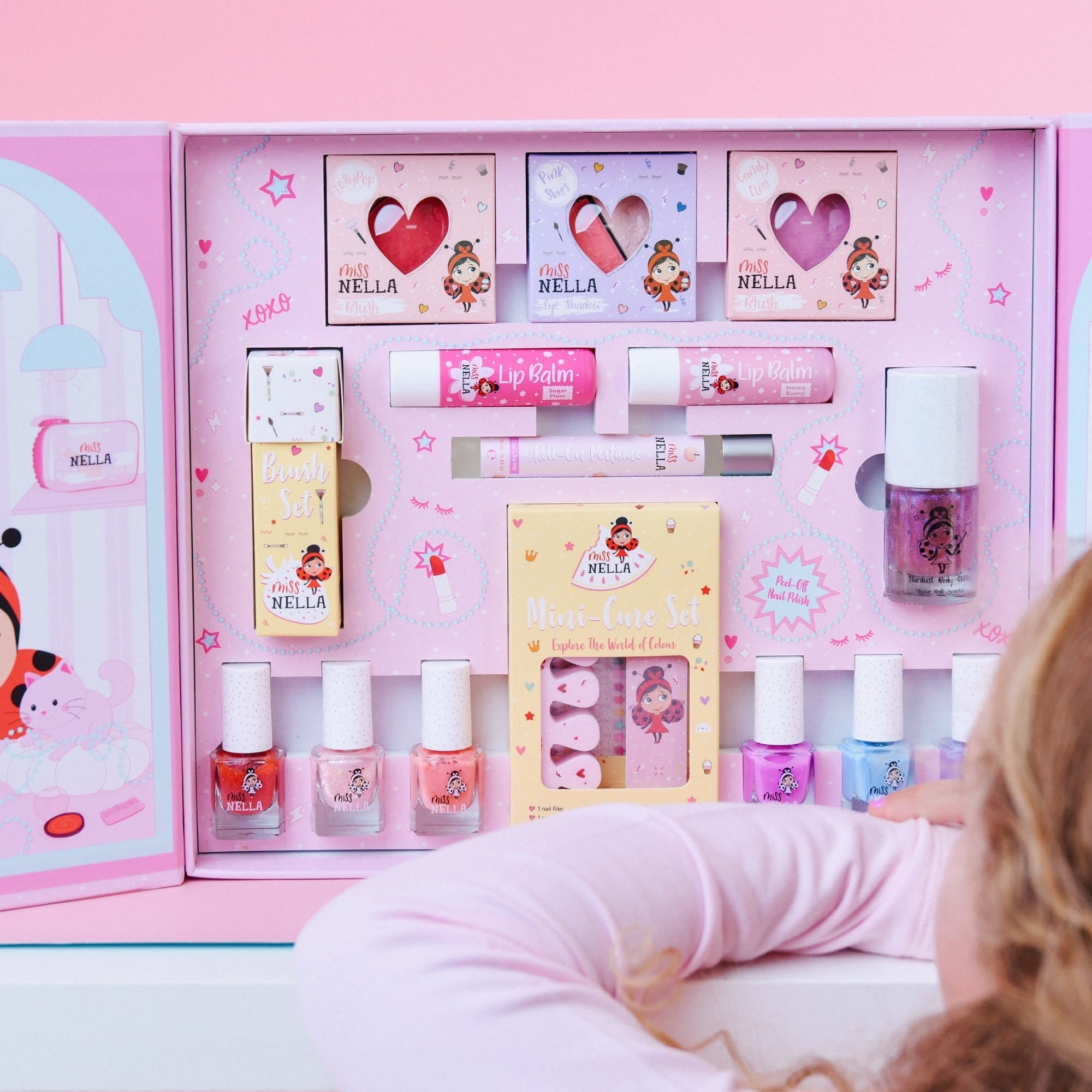 ميس نيلا - طقم مكياج طبيعي غير سام