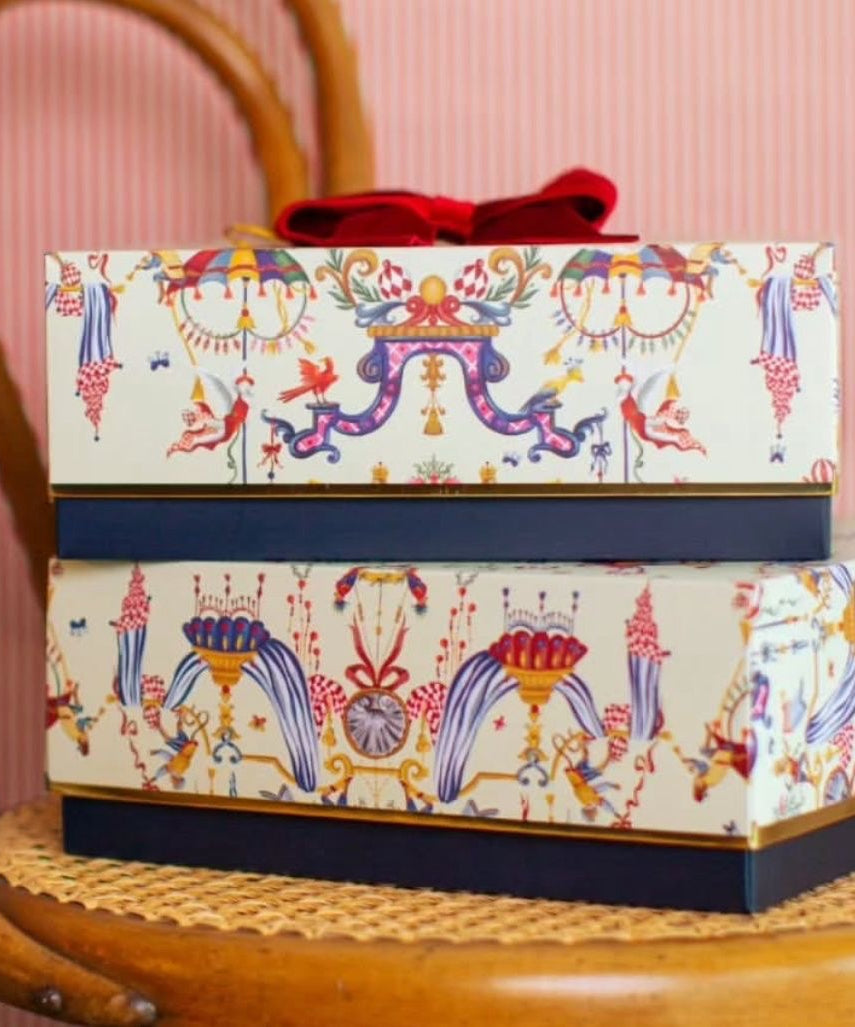 Dinossi - علبة هدية مربعة وردية