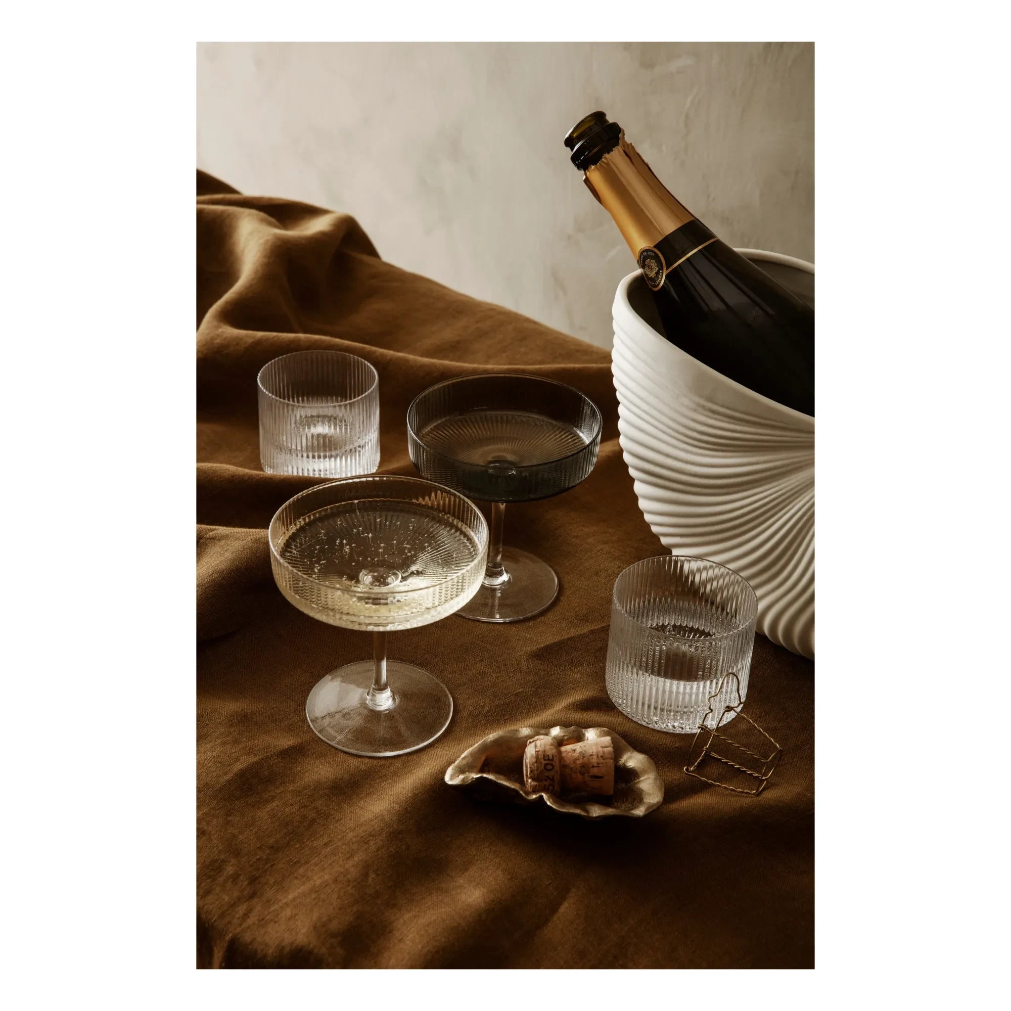 Ferm Living - Ripple şampanya kadehleri - 2'li Set | Gri