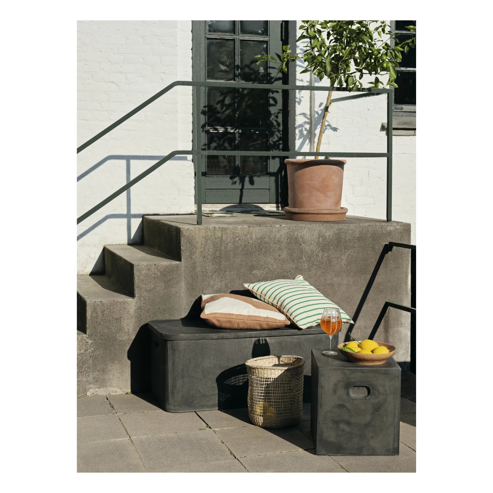 Broste Copenhagen - Fiber clay tabure | Carbon