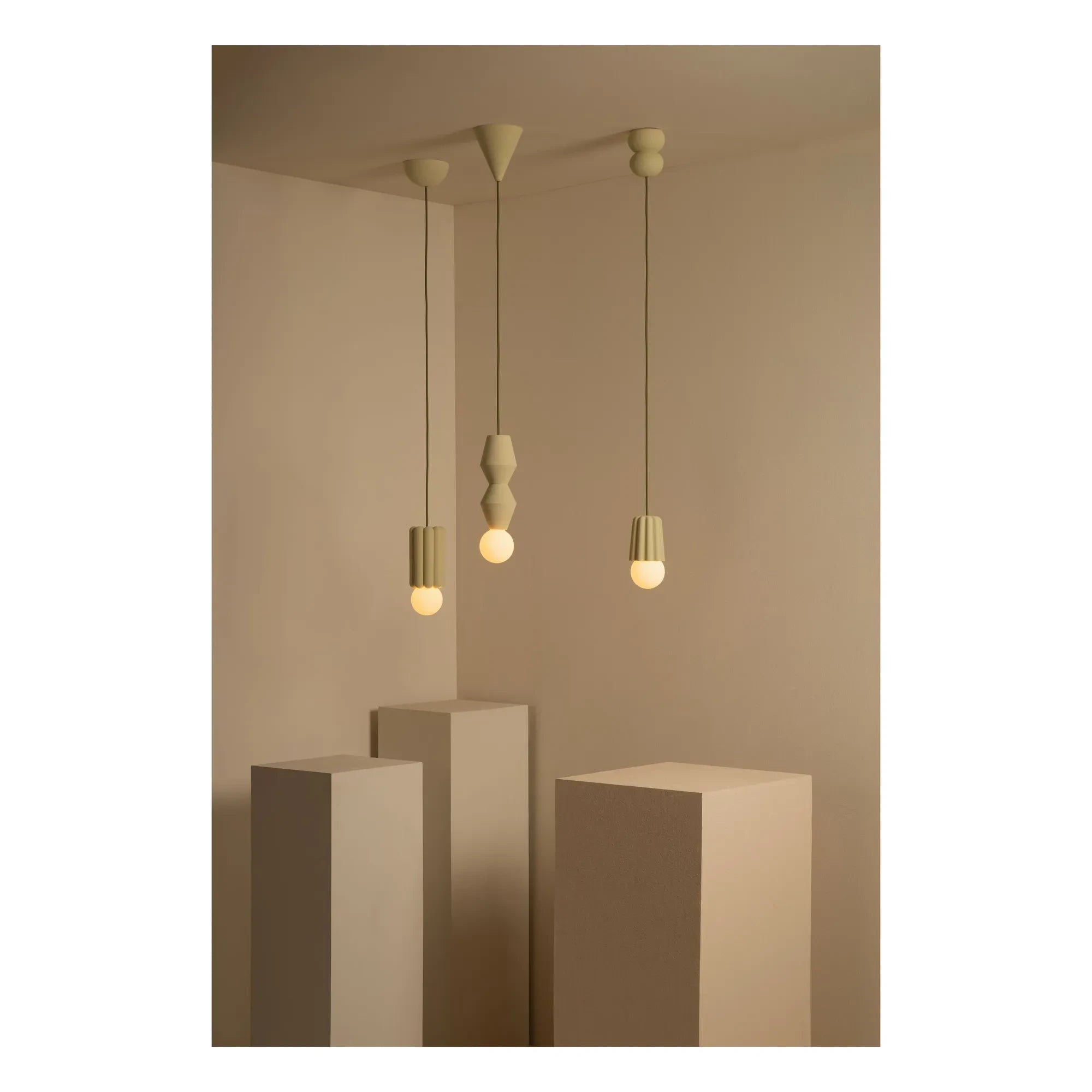 Schneid Studio - Stucco 3 seramik sarkıt lamba | Fıstık yeşili