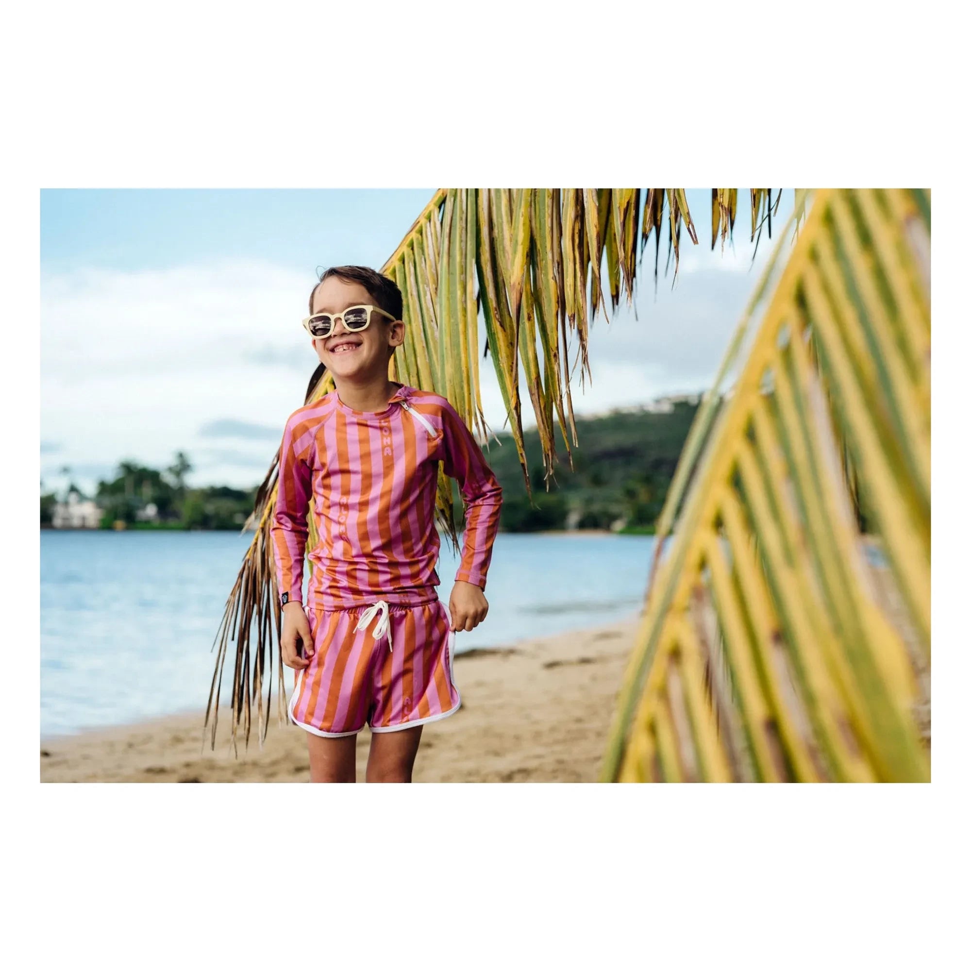 Beach & Bandits - Aloha Çizgili Anti-UV Tişört Geri Dönüştürülmüş Lifler | Pembe