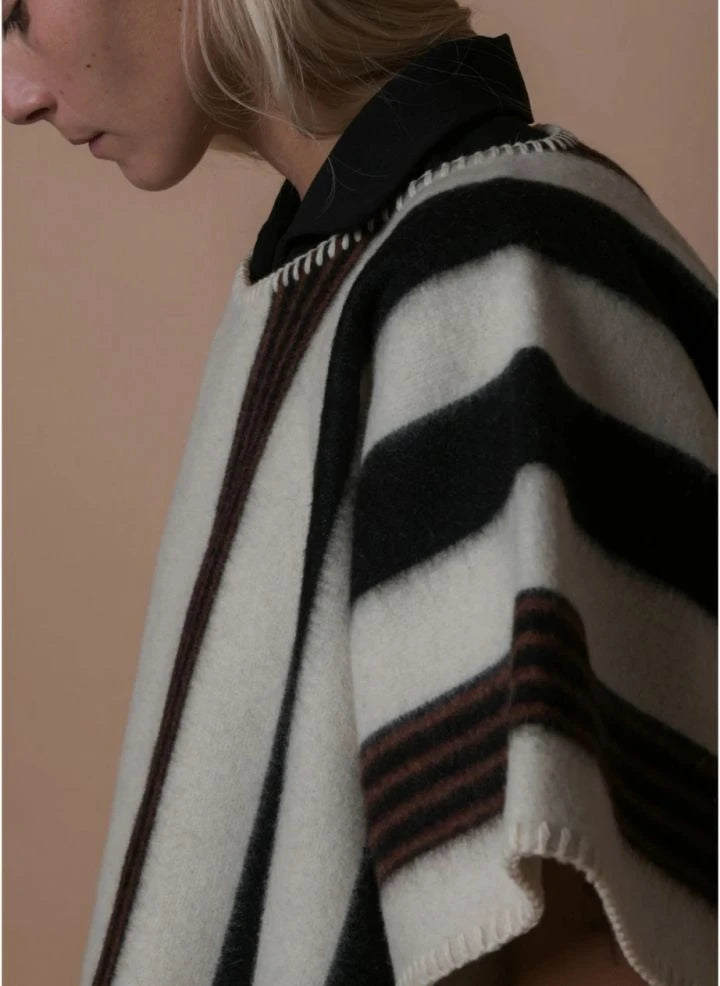 لا ميركان - بانشو طويل مصنوع من صوف معاد تدويره - أسود