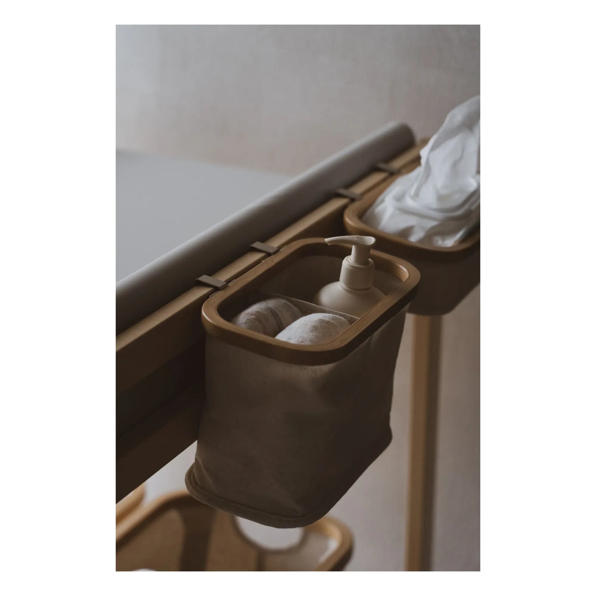 Quax - Alt değiştirme masası için asma sepet | Bej