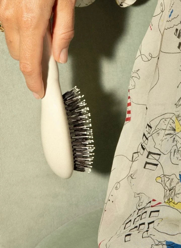 La Bonne Brosse - La Petite Brosse: فرشاة ناعمة أساسية رقم 03 - لفروة الشعر الحساسة | كريم