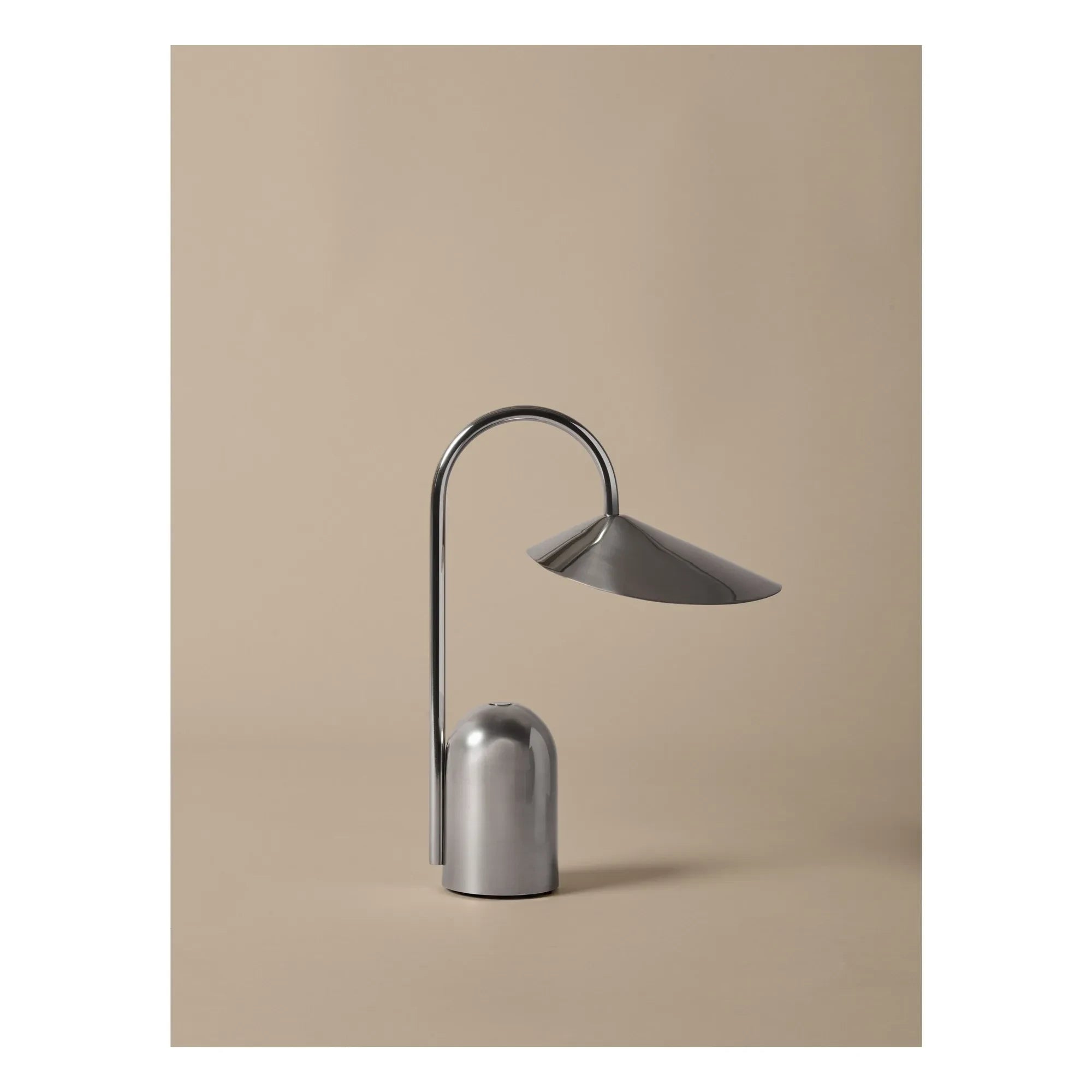 Ferm Living - Arum masa lambası | Çelik