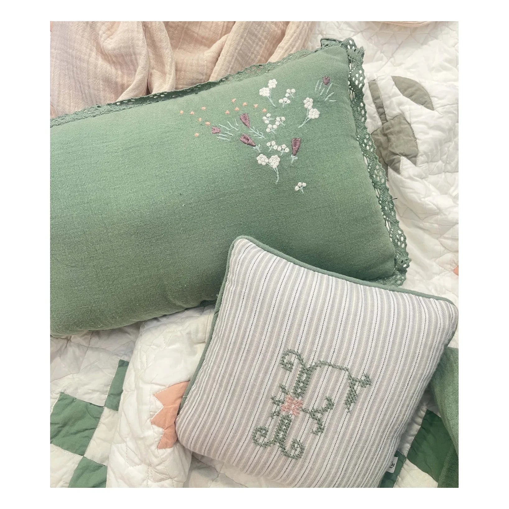 Editions Aimable - Fawn Clovis yastık | Gri Çizgili Poplin