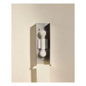 Maison Sarah Lavoine - Fırçalanmış paslanmaz çelik duvar lambası Boxie | Çelik