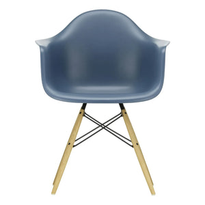 Vitra - DAW sandalye - akçaağaç taban - Charles &amp; Ray Eames | Deniz mavisi